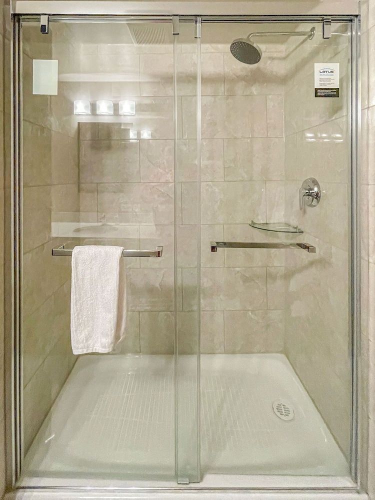 Prestige Oceanview Hotel Prince Rupert Superior Suite, 1 King Bed with Sofa bed 6