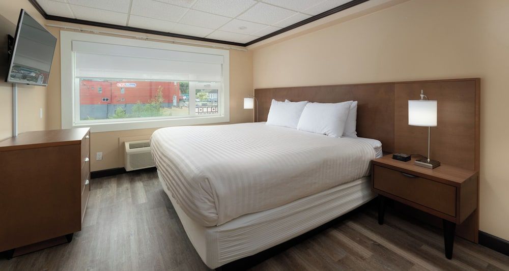 Prestige Oceanview Hotel Prince Rupert Superior Suite, 1 King Bed with Sofa bed 3
