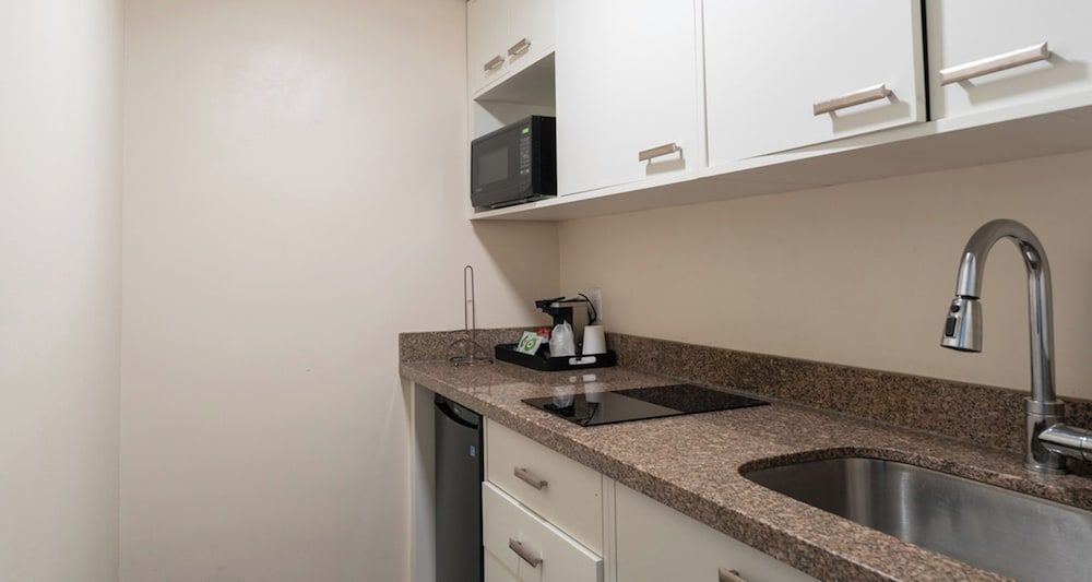 Prestige Oceanview Hotel Prince Rupert Superior Suite, 1 King Bed with Sofa bed 5