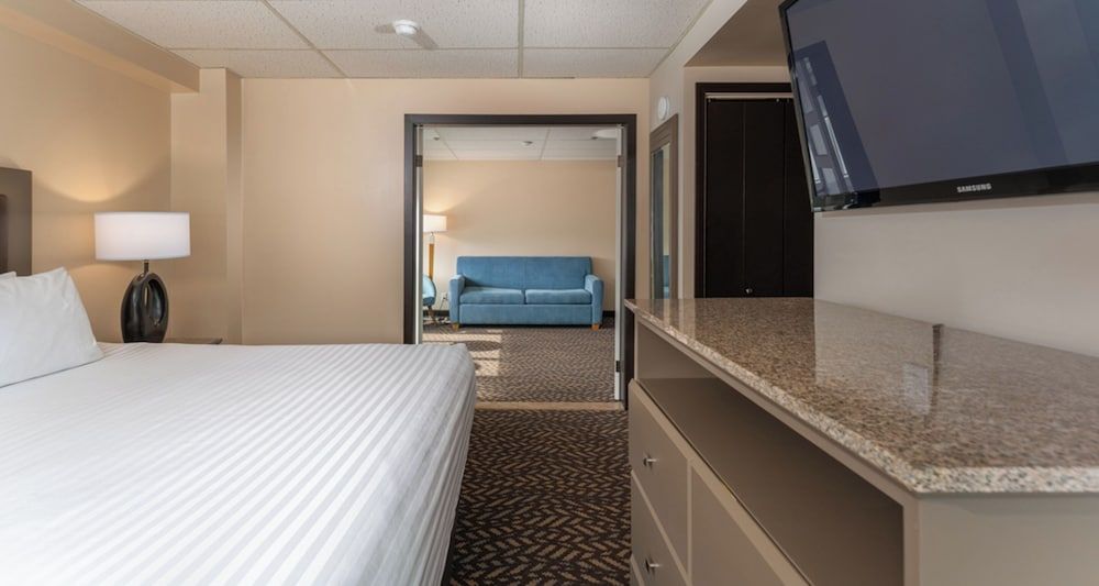 Prestige Oceanview Hotel Prince Rupert Superior Suite, 1 King Bed with Sofa bed 2