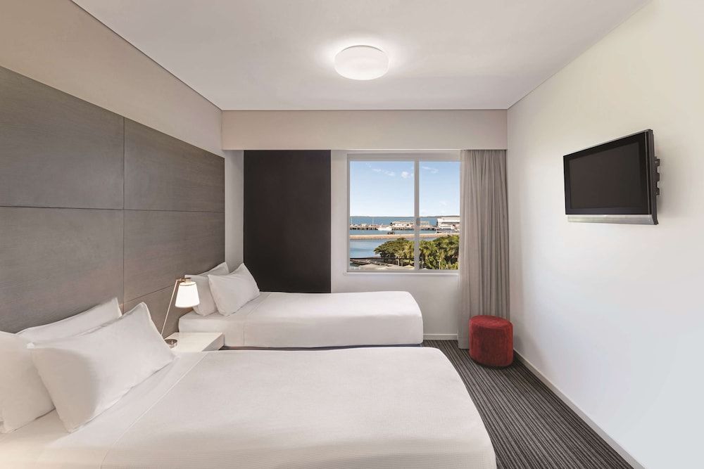 Adina Apartment Hotel Darwin Waterfront Premier Apartment, 1 Bedroom, Partial Ocean View 3
