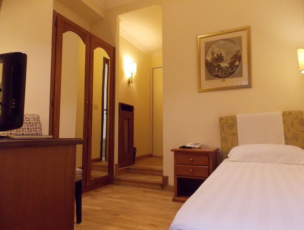 undefined Hotel Cortina 5