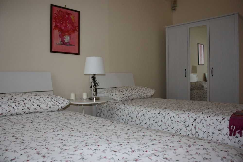 Classic Twin Room, Private Bathroom