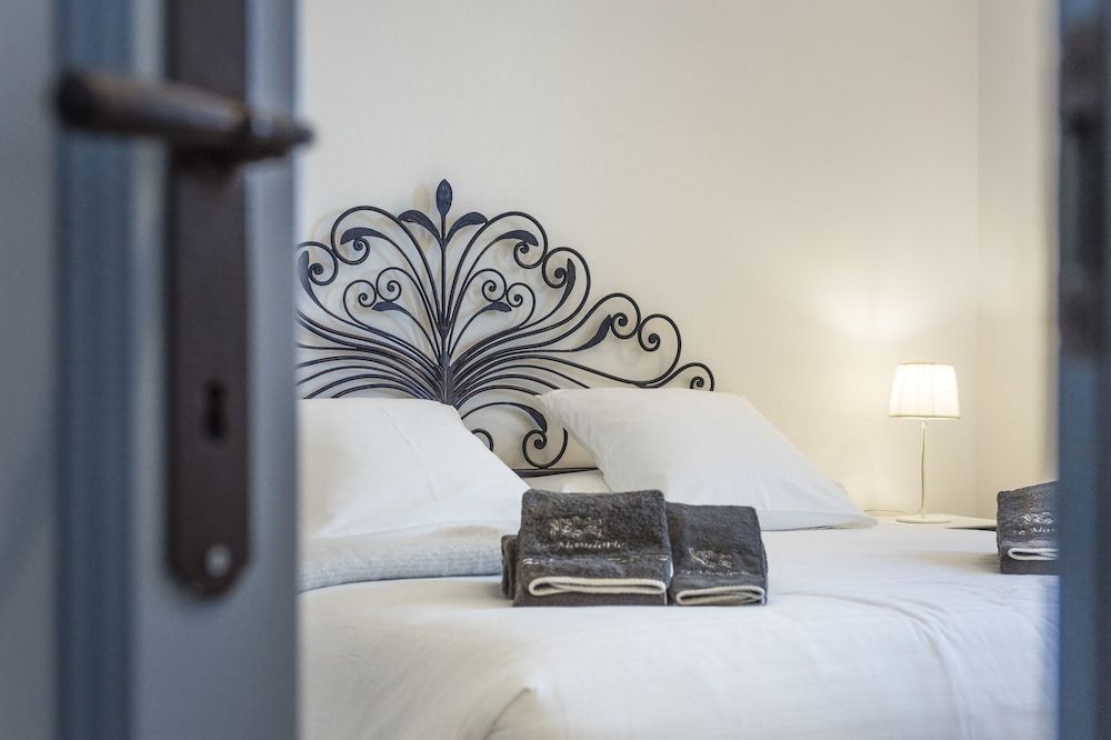 Deluxe Double Room, 1 Double or 2 Twin Beds, Terrace, Courtyard View
