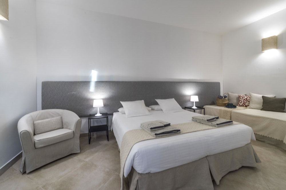 Deluxe Double or Twin Room, 1 Double or 2 Twin Beds, Ensuite, Courtyard Area