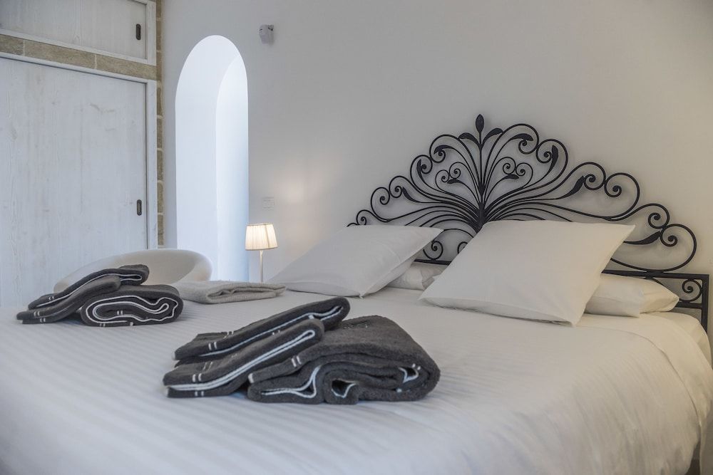 Deluxe Double Room, 1 Double or 2 Twin Beds, Terrace, Courtyard View