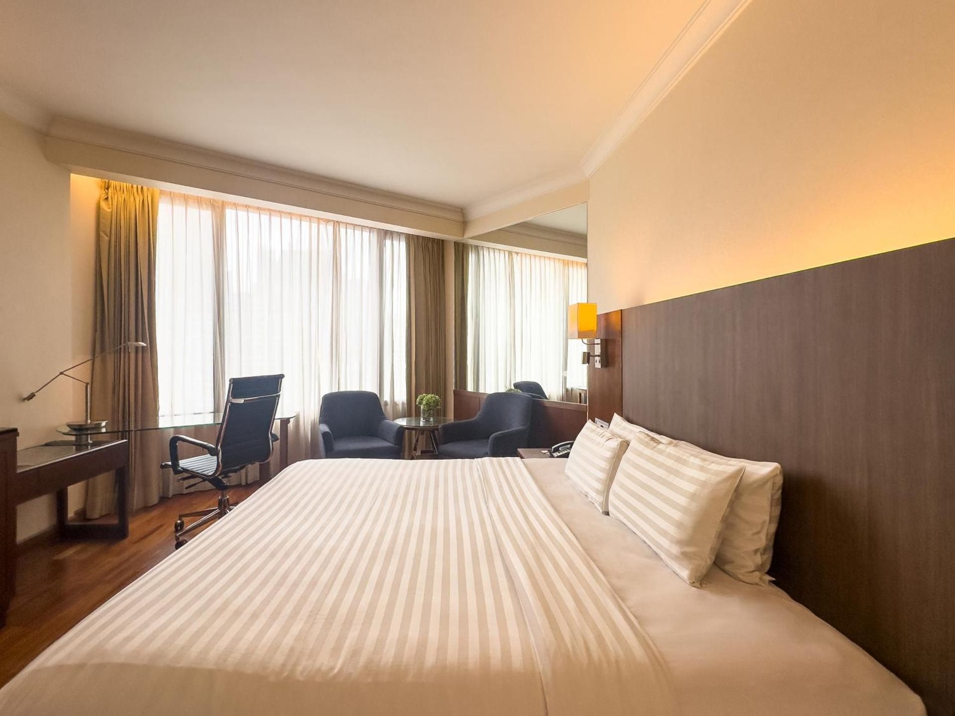 Rembrandt Hotel Bangkok Deluxe King