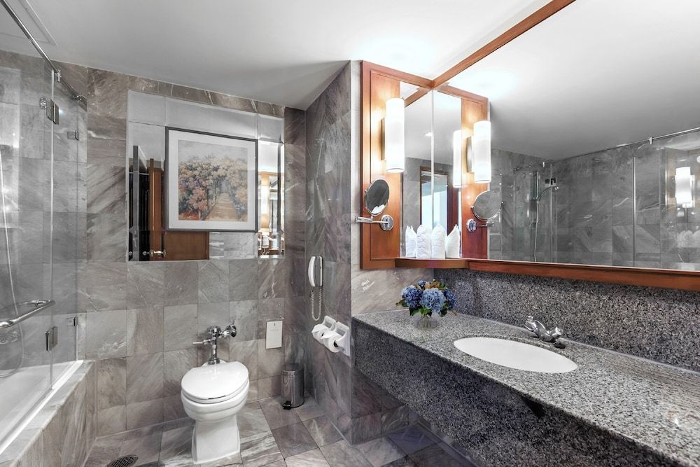 Rembrandt Hotel Bangkok Superior Twin Bed 5