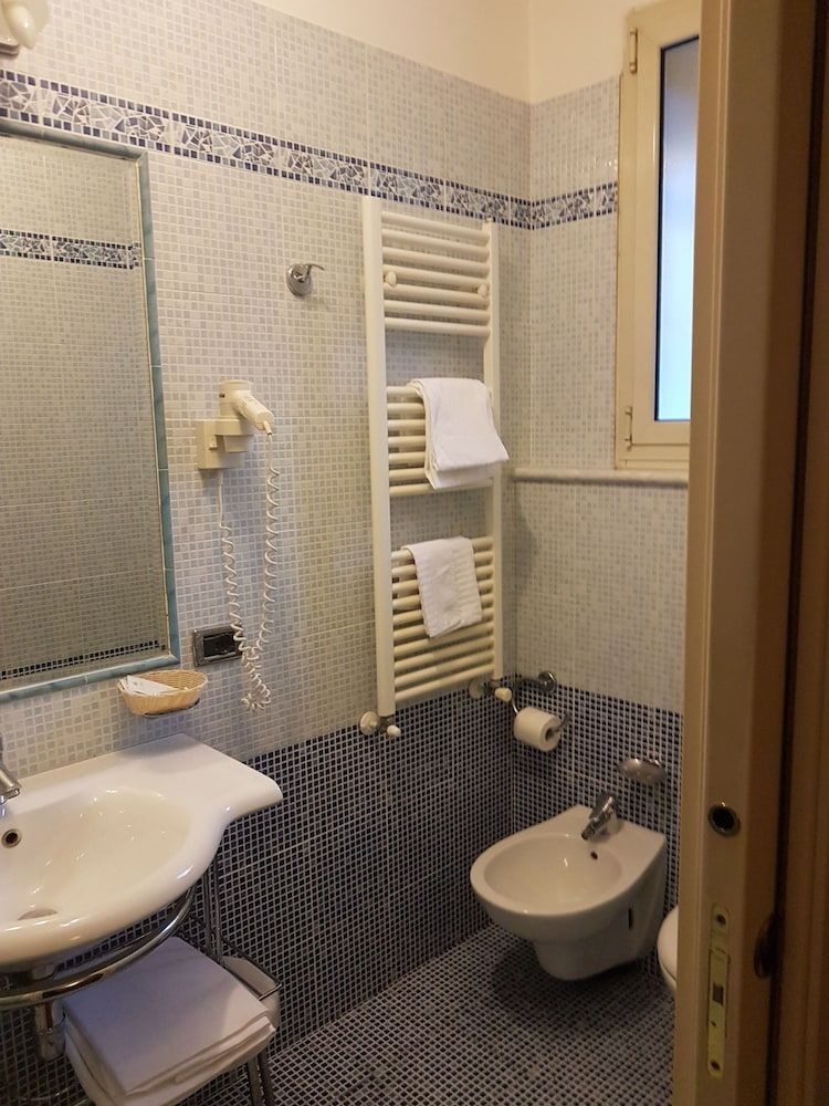 Hotel Dina Double or Twin Room 3