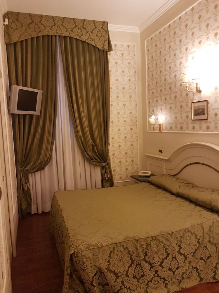 Hotel Dina Double or Twin Room 5