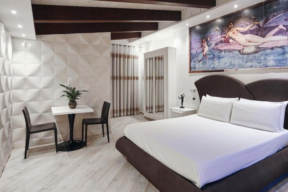 Luxury Suite, Jetted Tub