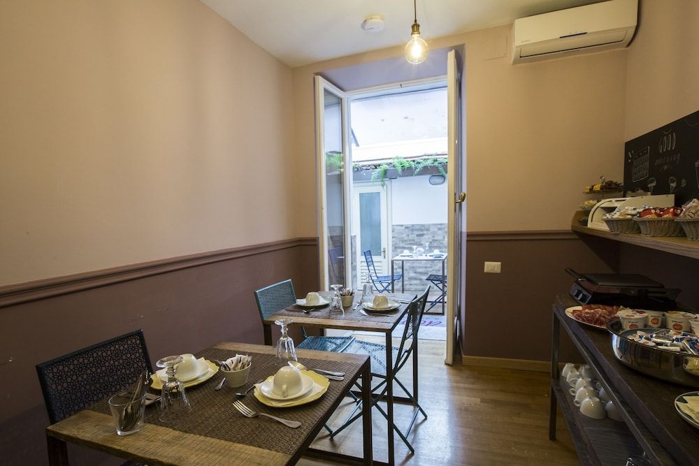 undefined Dem Hotel 6