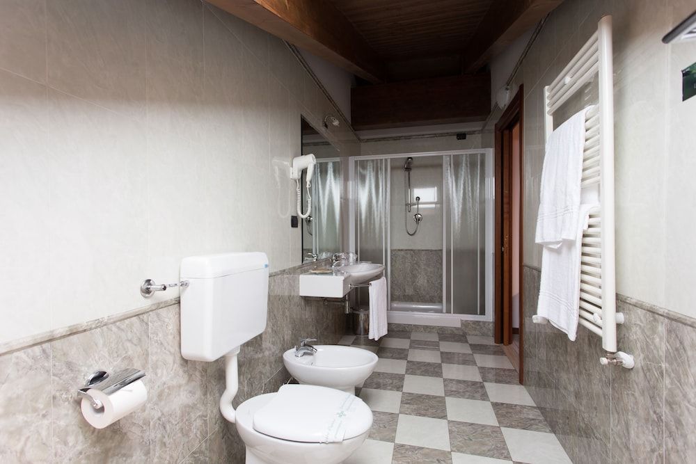 Vald Hotel Standard Quadruple Room 6