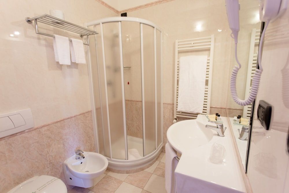 Vald Hotel Standard Quadruple Room 5