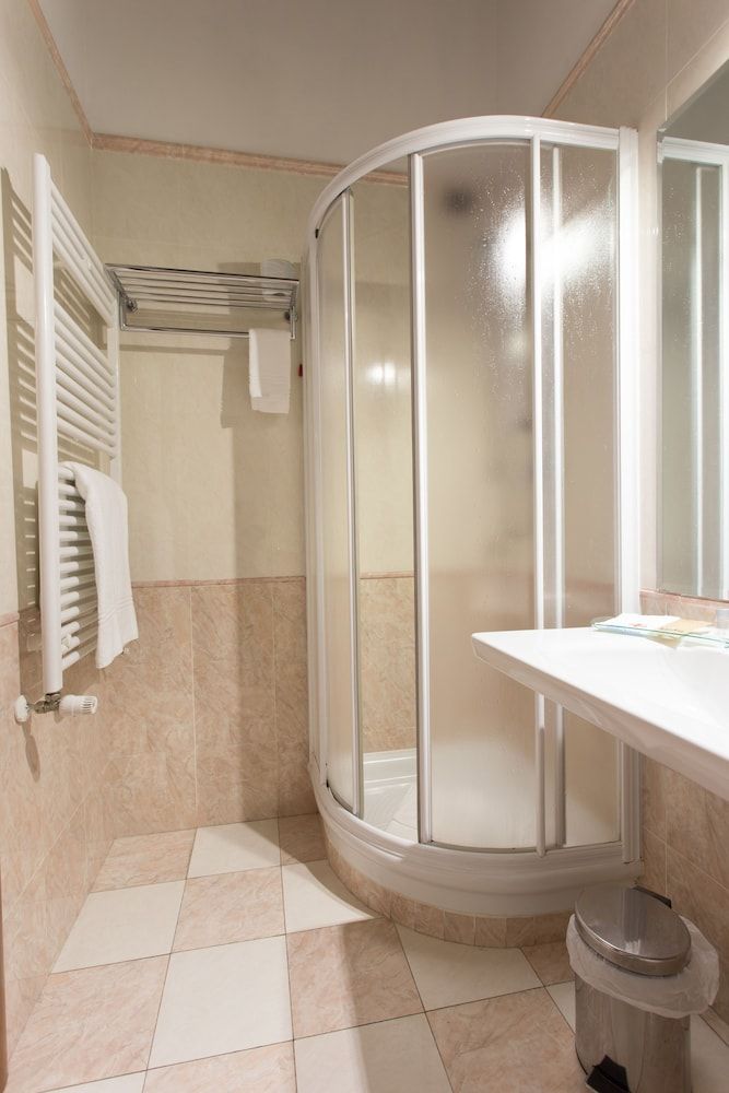 Vald Hotel Standard Quadruple Room 4