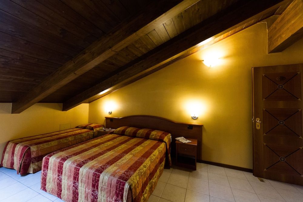 Vald Hotel Standard Quadruple Room