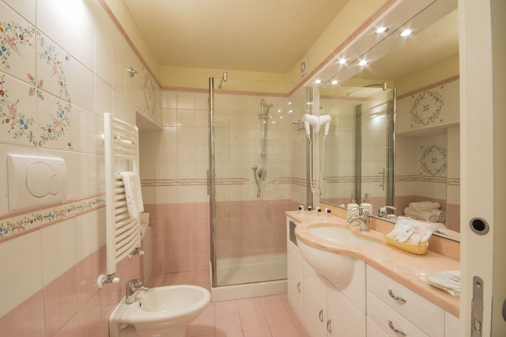 Quattro Cantoni Superior Double or Twin Room, Ensuite 9