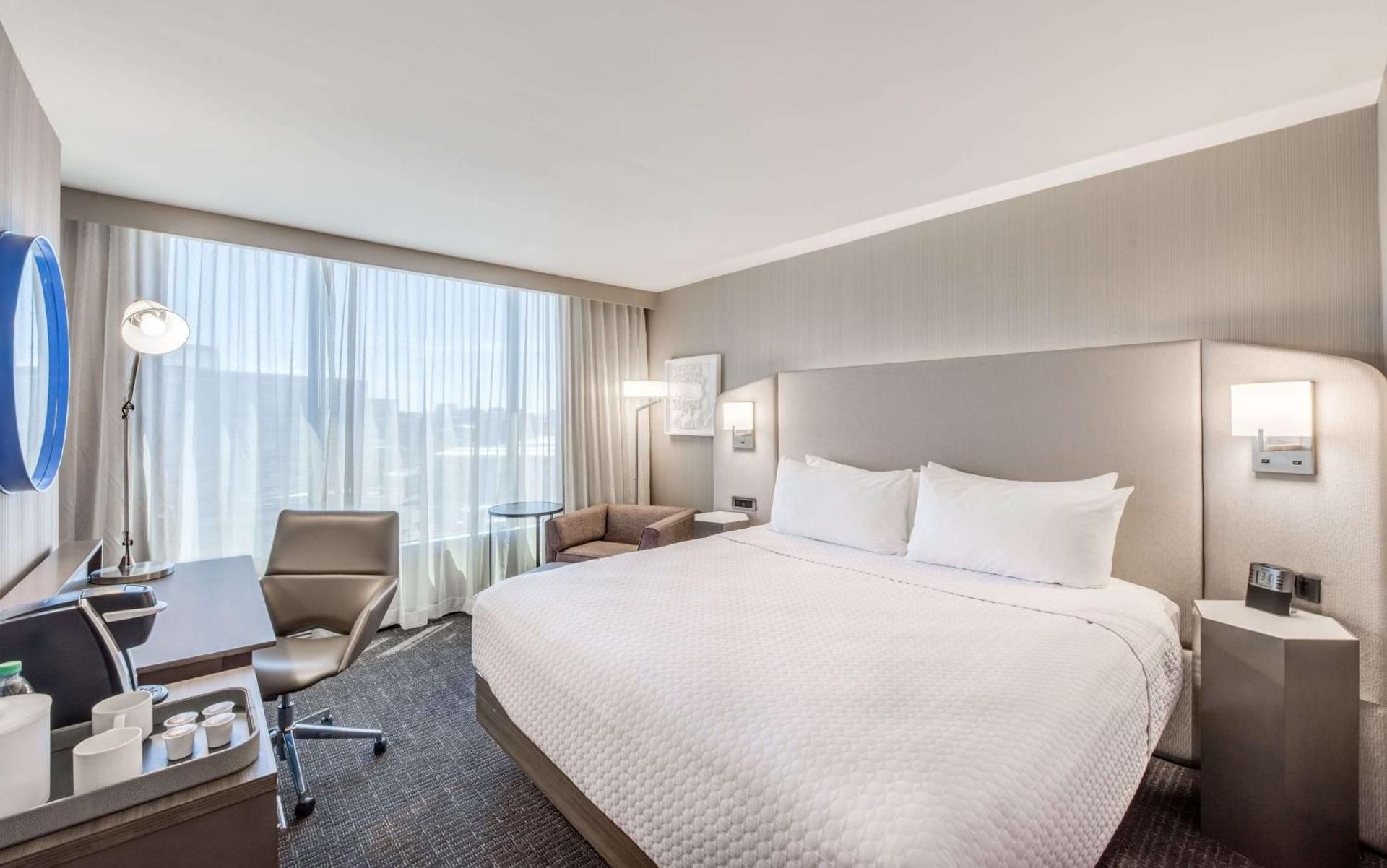 Sonesta Denver Downtown Deluxe King 2