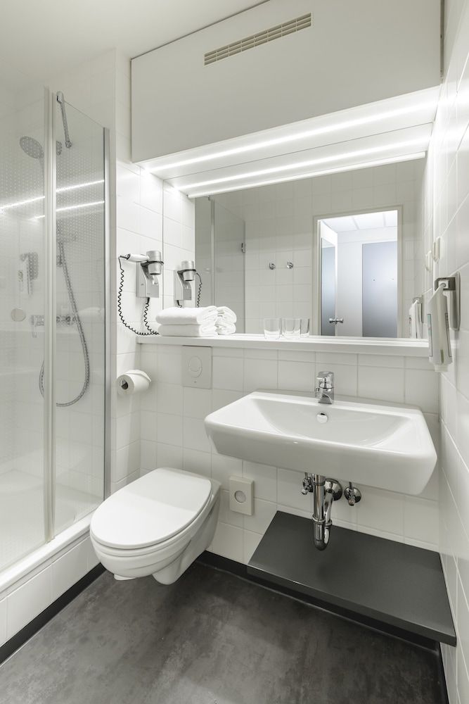 ibis Frankfurt Messe West Standard Twin Room, 2 Twin Beds 6