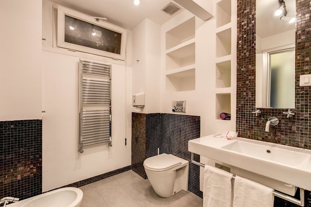 Ecce Roma Suites Classic Triple Room 17