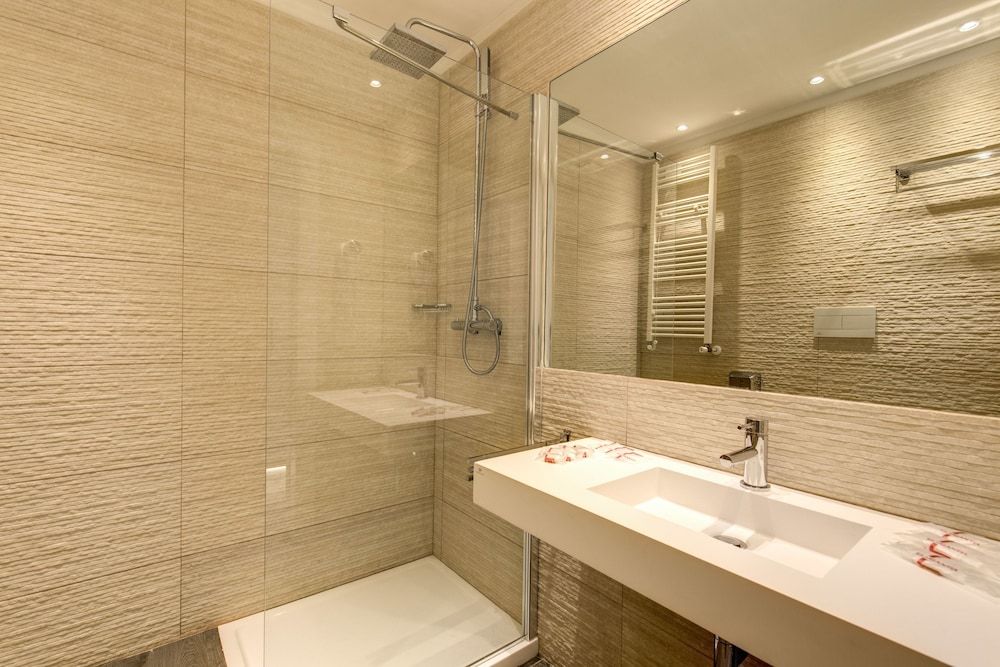 Ecce Roma Suites Classic Triple Room 15