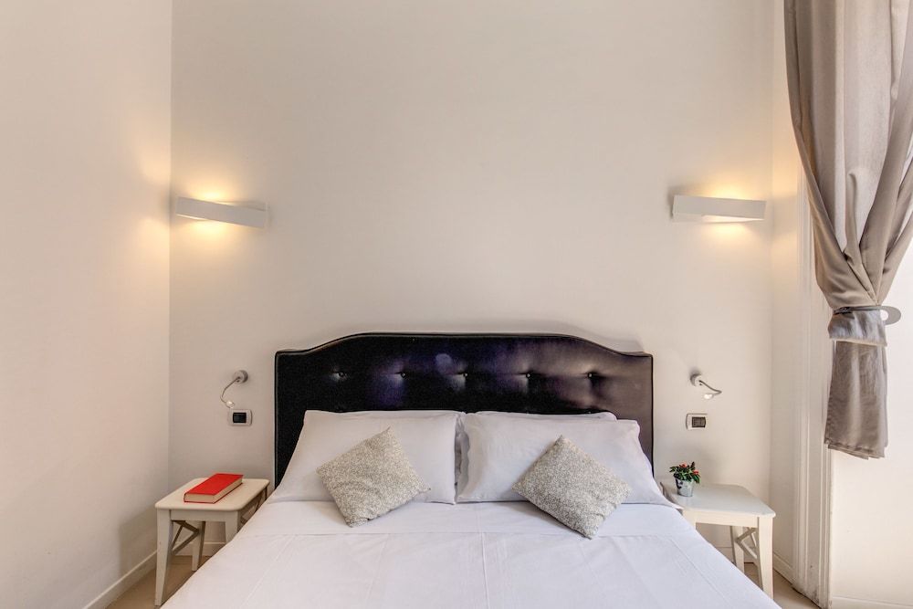 Ecce Roma Suites Double Room 18