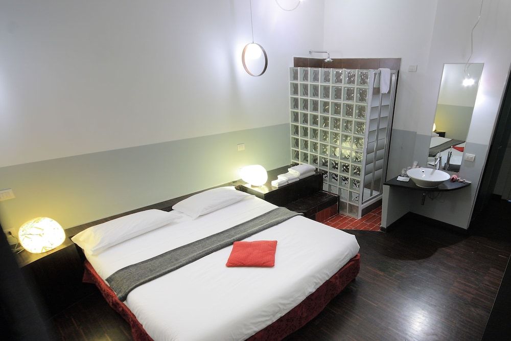 Ecce Roma Suites Classic Triple Room 12