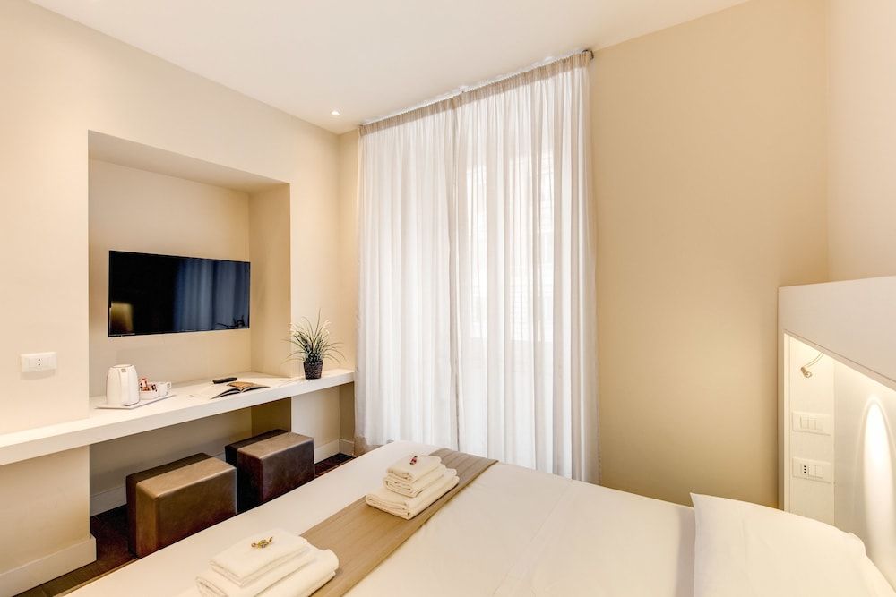undefined Ecce Roma Suites 8