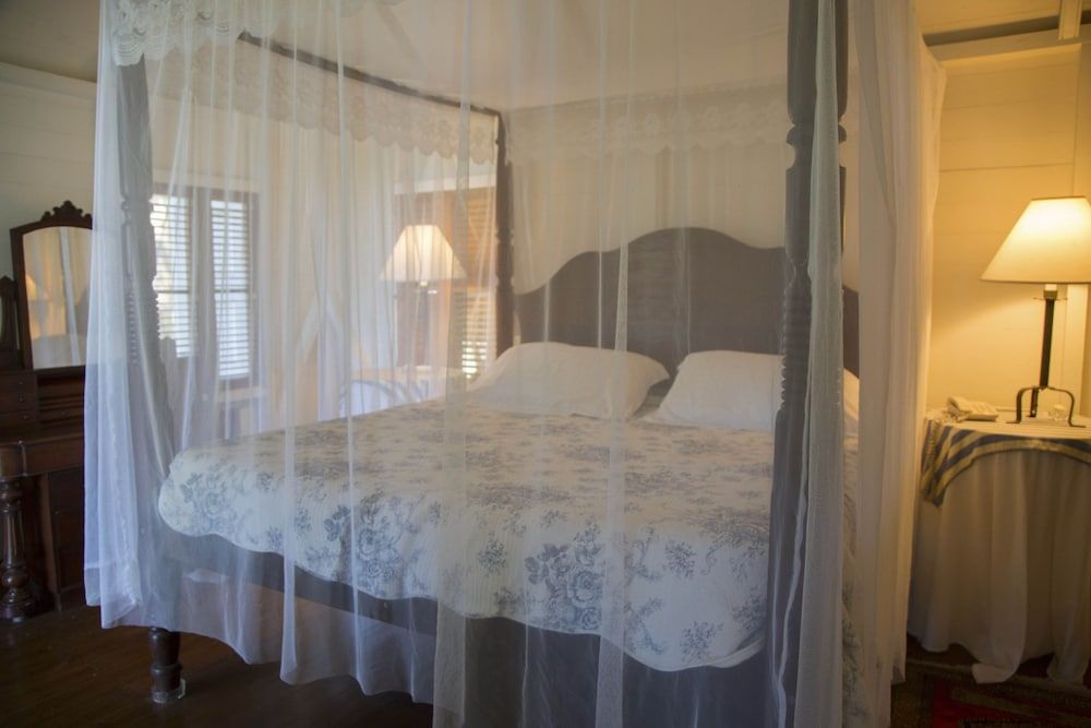 Hermitage Nevis Gingerbread Cottage 12