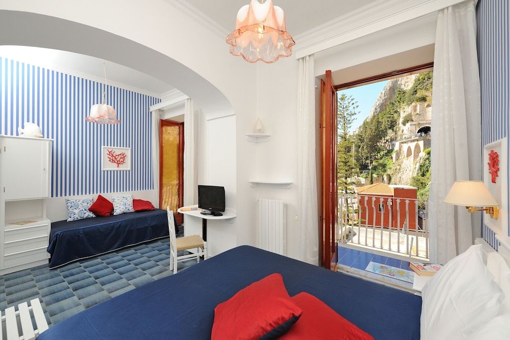 Hotel La Bussola Double or Twin Room, Partial Sea View 3