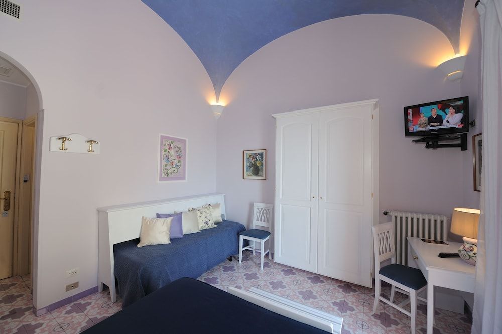 Hotel La Bussola Double or Twin Room, Partial Sea View 12