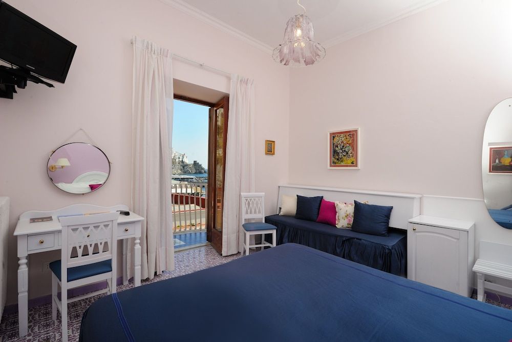 Hotel La Bussola Double or Twin Room, Partial Sea View 7