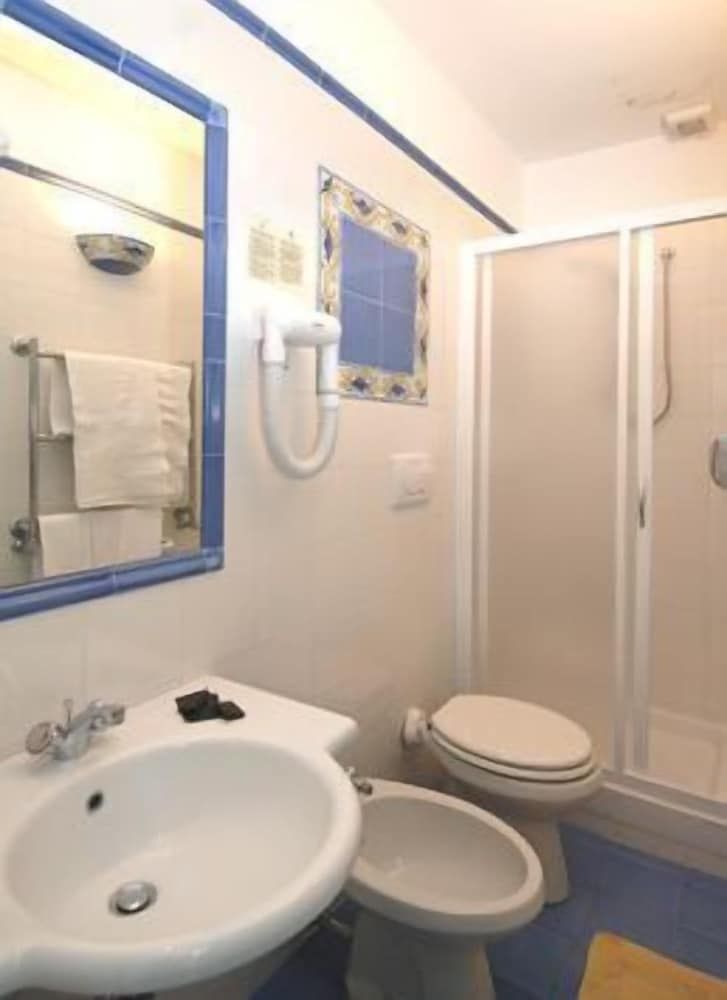 Hotel La Bussola Double or Twin Room, Partial Sea View 11