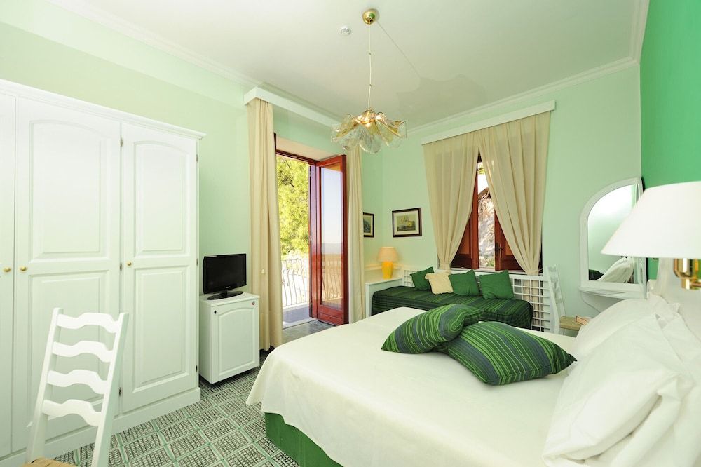 Hotel La Bussola Double or Twin Room, Partial Sea View 5