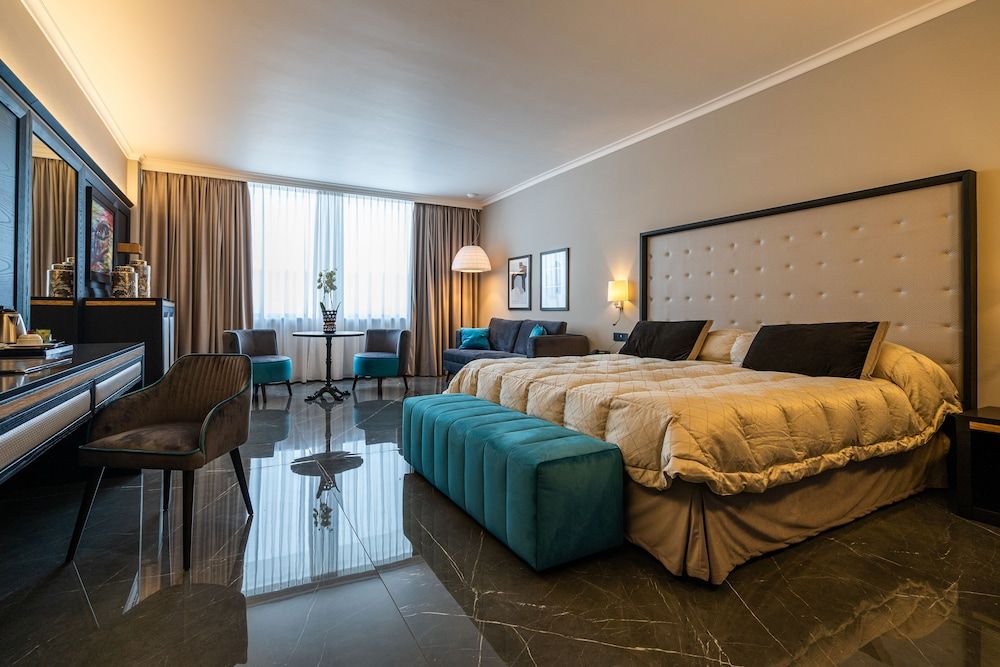 Junior Studio Suite