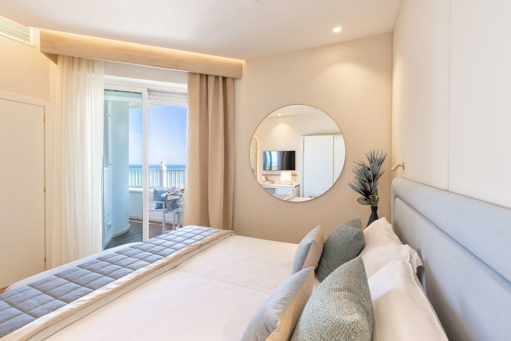 Tiffany's Elite Double or Twin Room