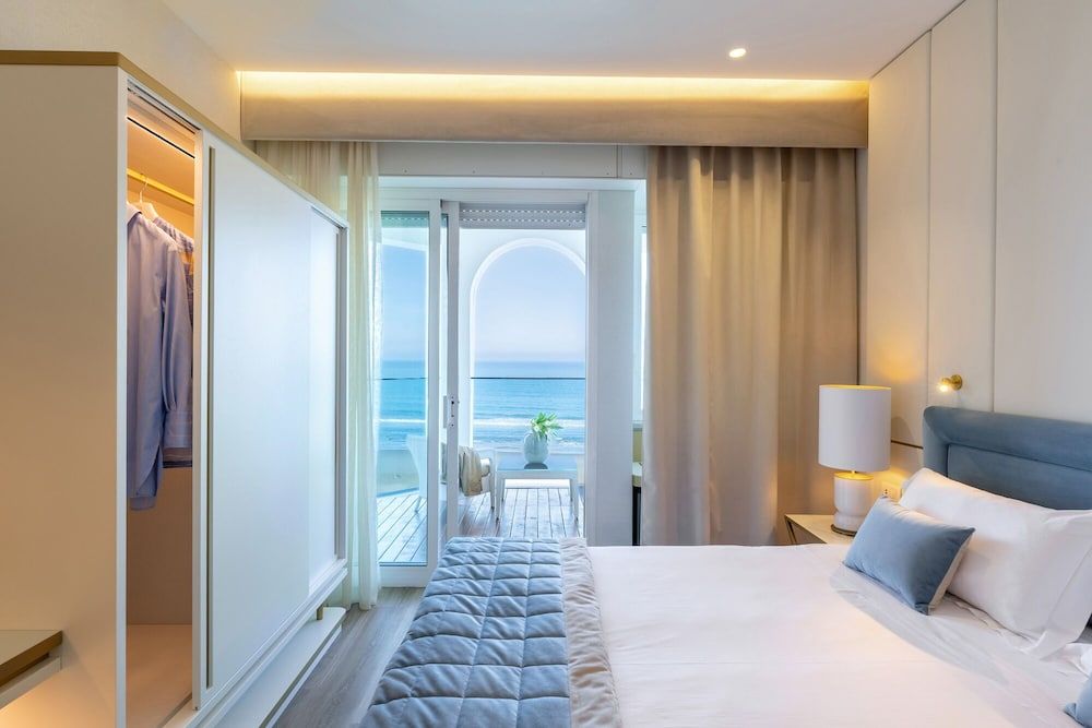 Tiffany's Deluxe Quadruple Room 4