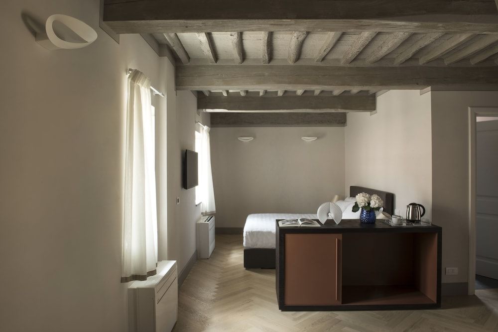 Palazzo Dipinto Junior Suite 16