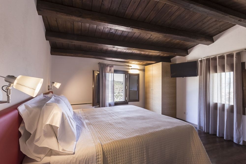 Double or Twin Room, City View (Split Level)