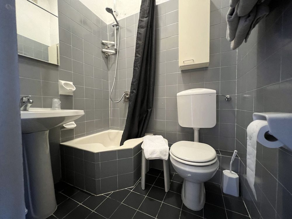 Hotel Villani Basic Double Room 8