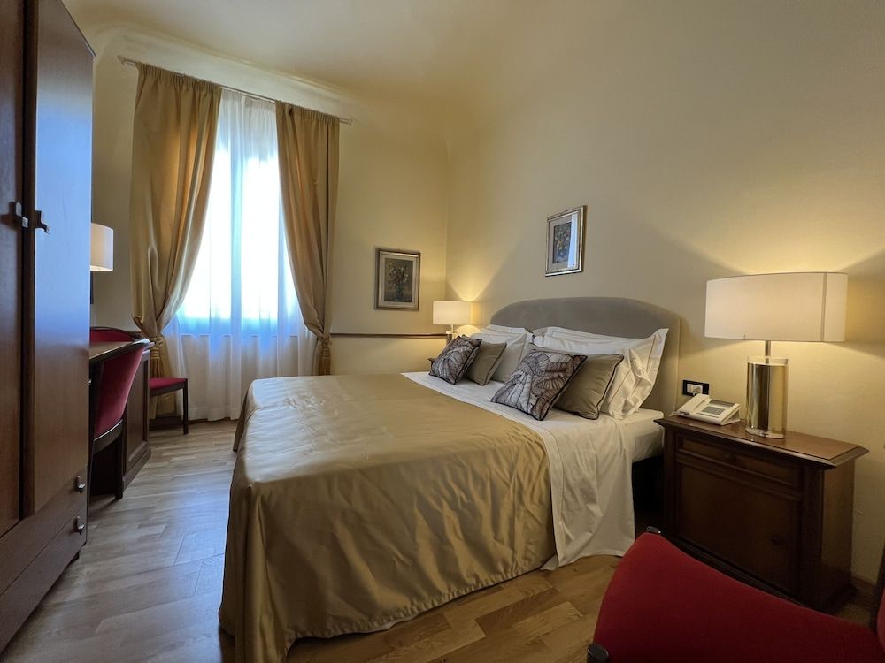 Hotel Villani Basic Double Room 3