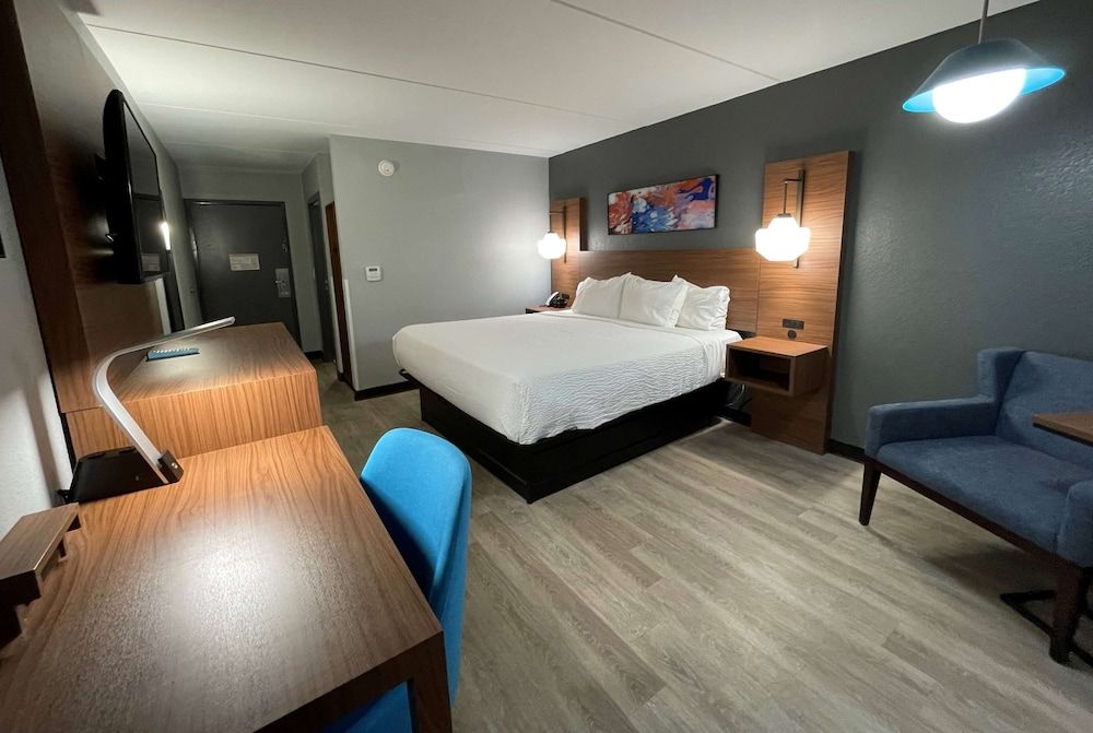 Room, 1 King Bed, Non Smoking