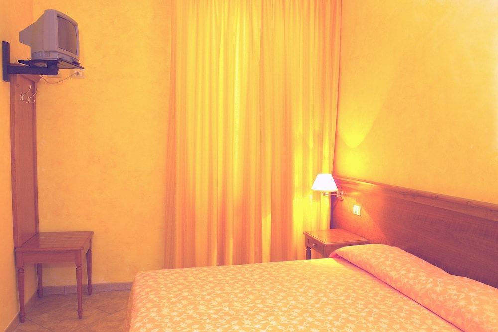 undefined Hotel Kriss 8