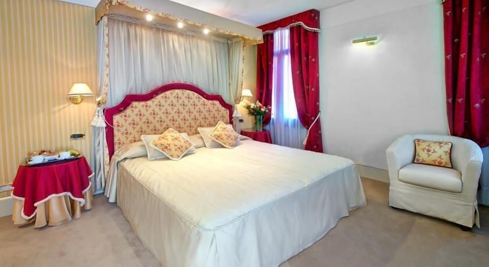 Ca Princess Deluxe Suite, 2 Bedrooms 3