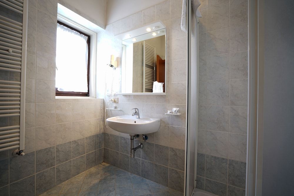 GH Hotel Piaz Single Room 4