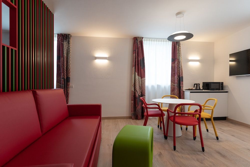 Suite King, LUUL