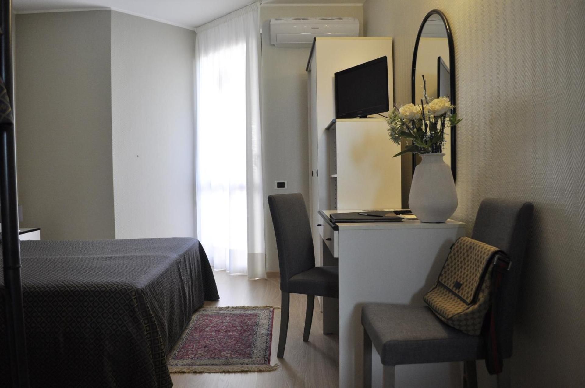 Hotel Est Quadruple Room 8