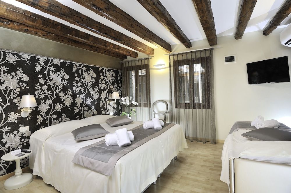 Rio Hotel