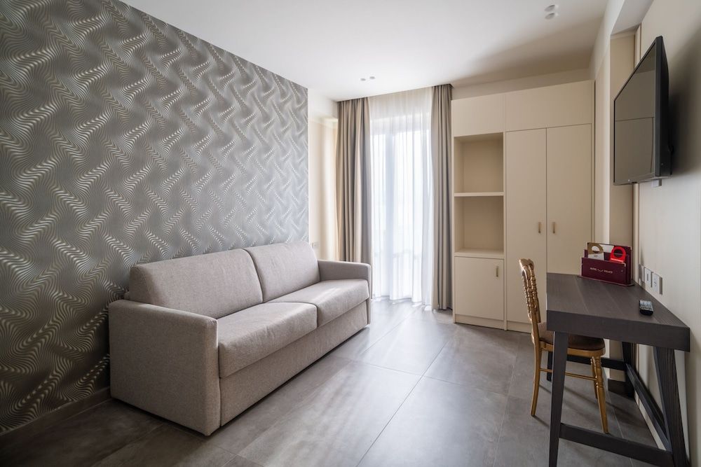 Hotel Palace Family Room 8