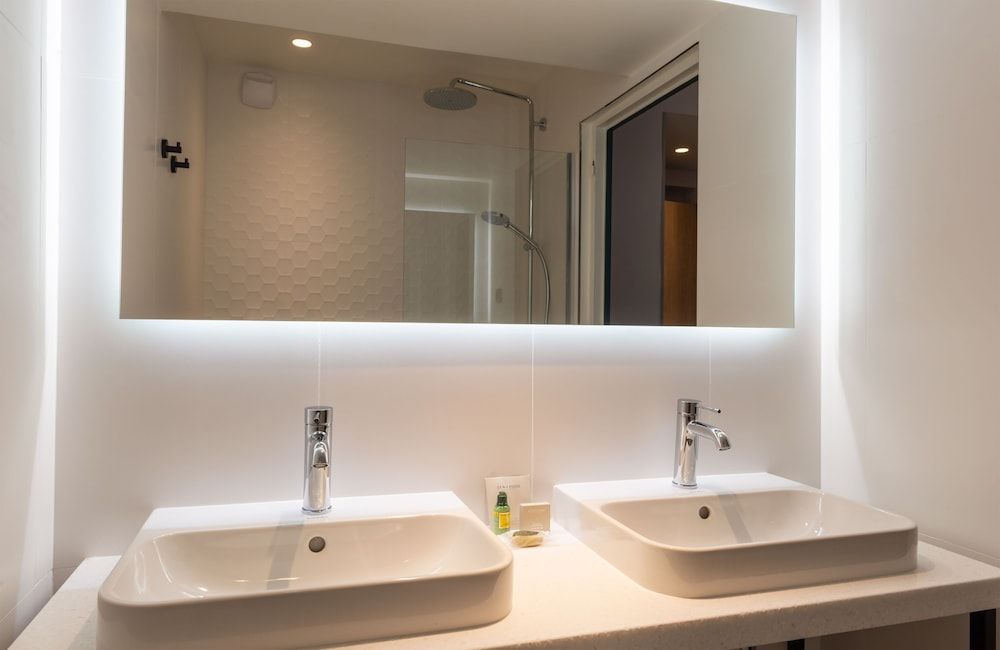 Leonardo Boutique Hotel Paris Opera Comfort Triple Room 5